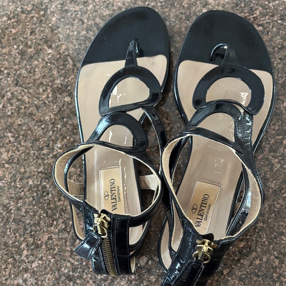 Valentino Garavani Ladies Black Patent Gladiator Sandals-7 - Picture 5 of 10